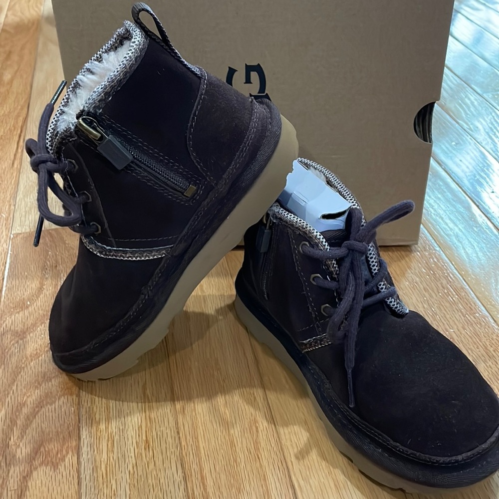 NWT kids brown UGG boots